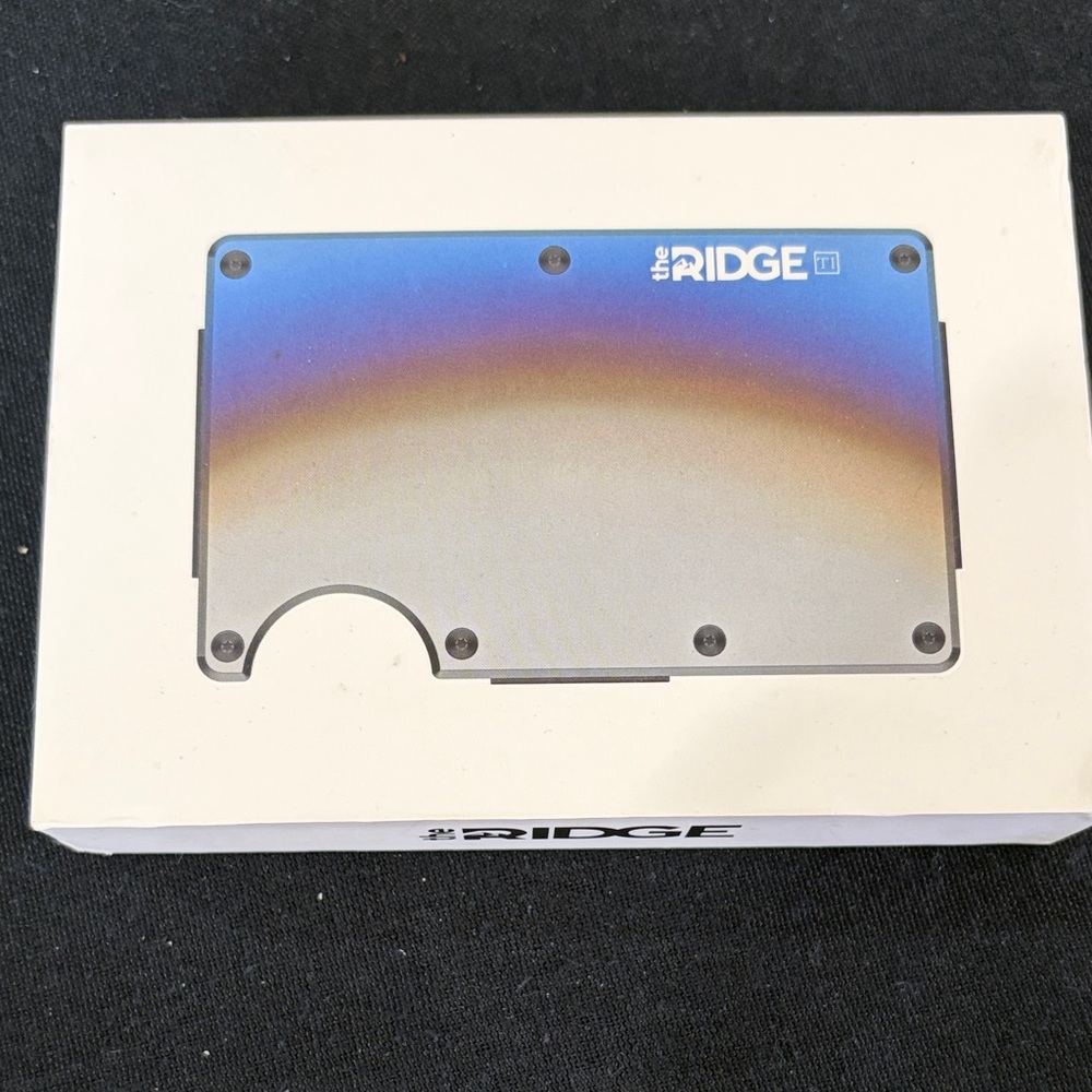 The Ridge Gradient Card Holder